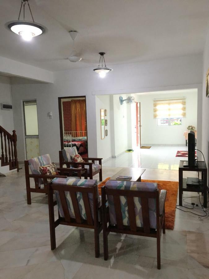 Rb Double Storey Bandar Tasik Selatan Homestay Kuala Lumpur Exterior photo